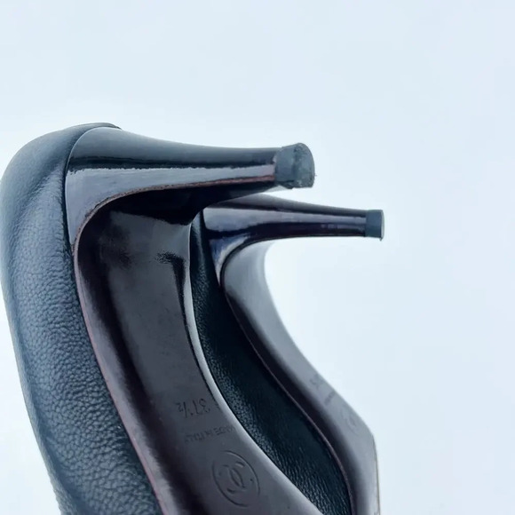 Chanel Black Leather CC Low Court Heels Mid 7 Round Toe 37.5 Career Work 6.5 - Picture 11 of 13